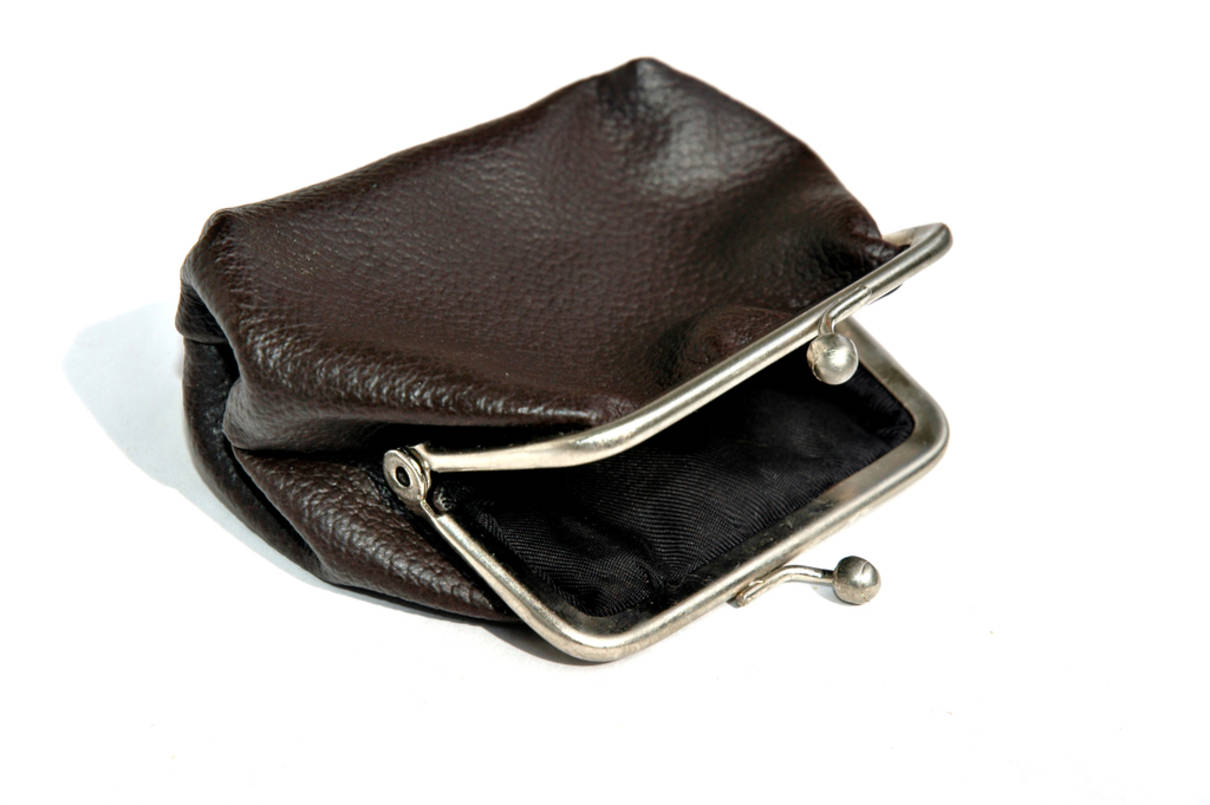 empty-old-fashioned-purse-240e5d.jpg